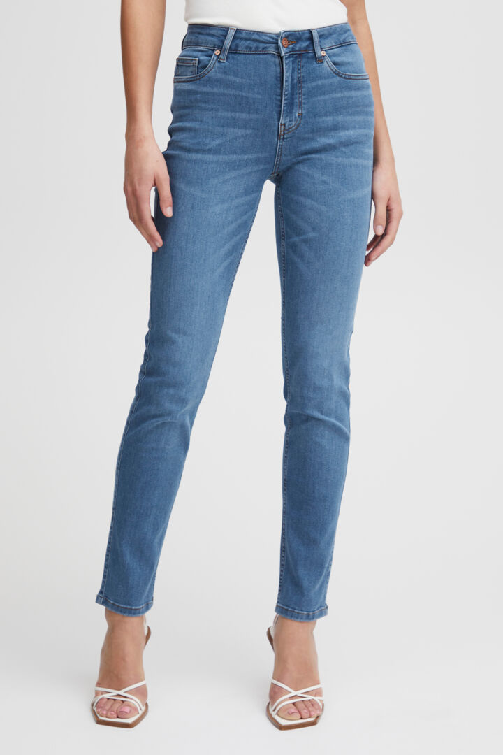 Emma HW Medium Straight Jeans - Medium Blue