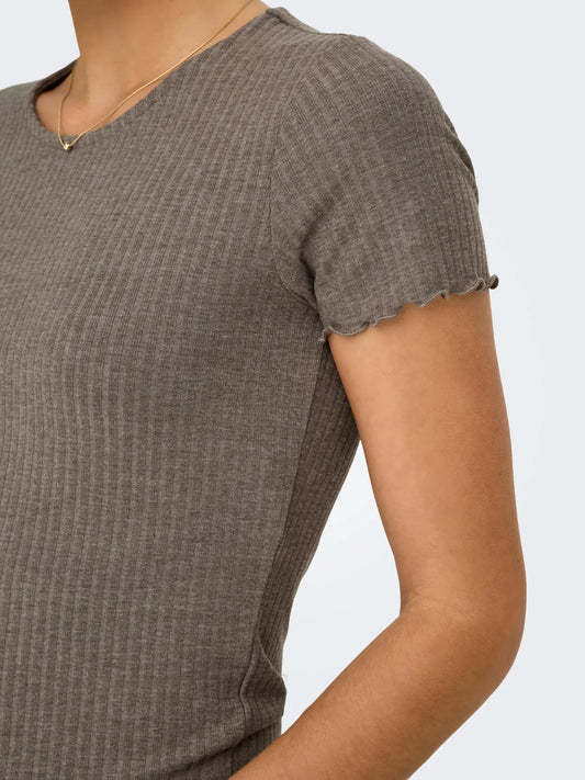 Emma Stutt T-Shirt - Brún