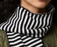Pieces Komma triangle scarf - Black/Bright White